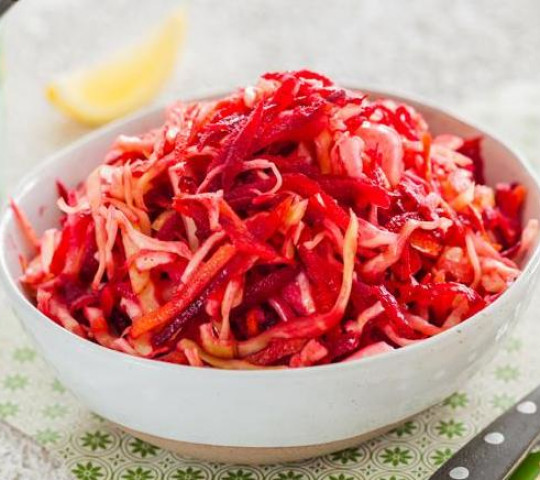 Из капусты со свеклой и морковью